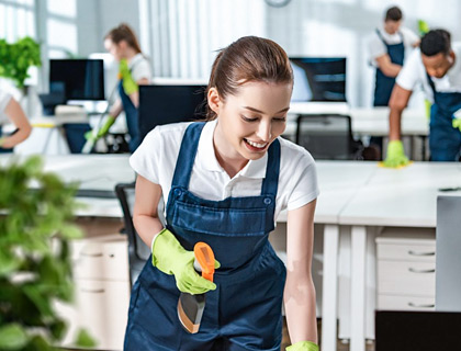 Клининговым компаниям